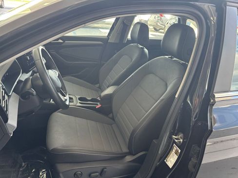 Used 2025 Volkswagen Jetta SE image 35