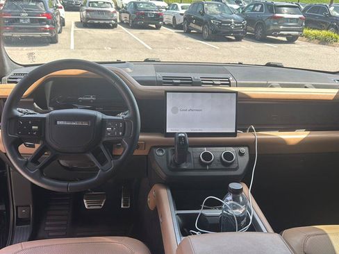 Used 2025 Land Rover Defender 130 V8 AWD/4WD image 4