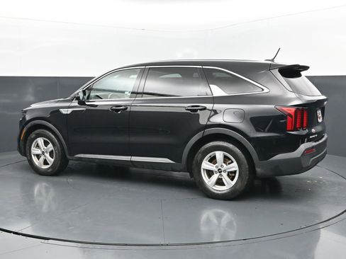 Used 2023 Kia Sorento LX FWD image 3