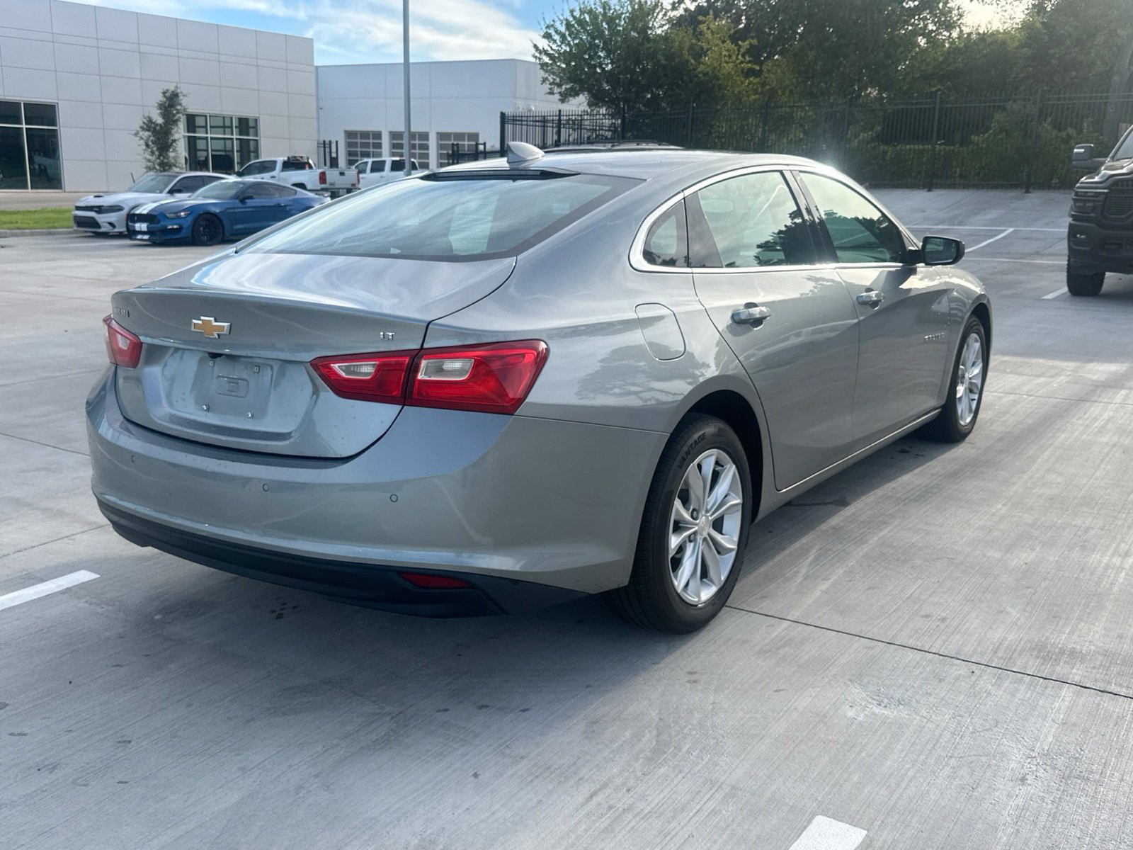 Used 2025 Chevrolet Malibu LT FWD image 5
