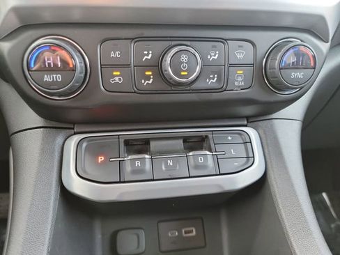 Certified 2022 GMC Acadia SLE w/ Driver Convenience Package image 19