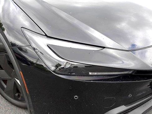 Used 2024 Toyota Prius LE FWD image 2