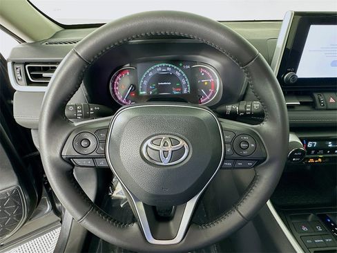 Used 2023 Toyota RAV4 XLE Premium image 11