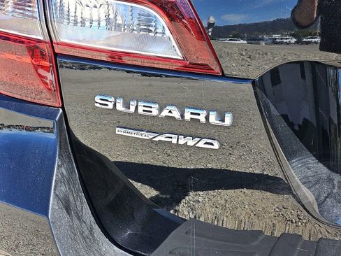 Used 2017 Subaru Outback 3.6R Limited w/ Popular Package #5 image 3