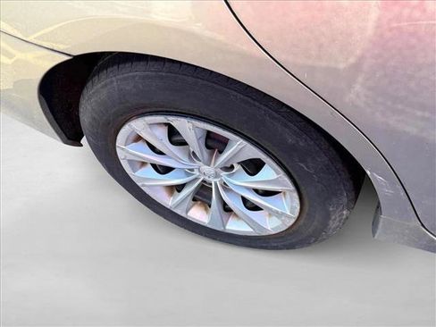 Used 2017 Toyota Camry LE FWD image 14