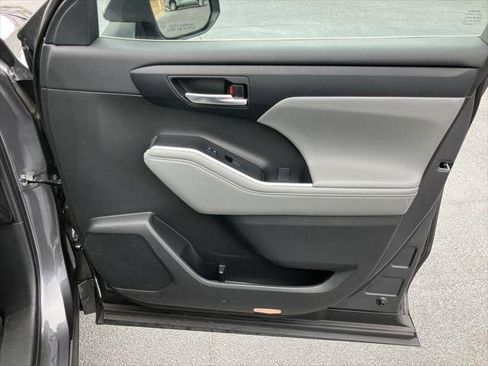 Certified 2023 Toyota Highlander XLE image 35