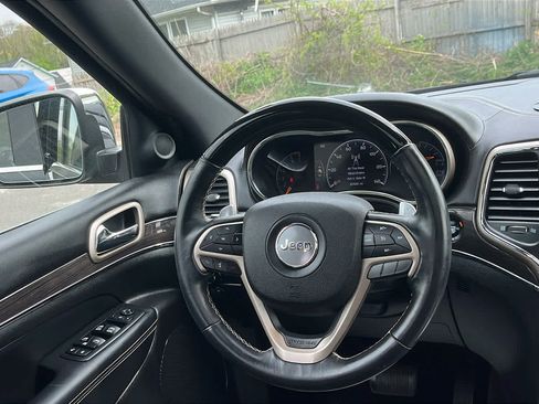 Used 2017 Jeep Grand Cherokee Overland AWD/4WD image 26