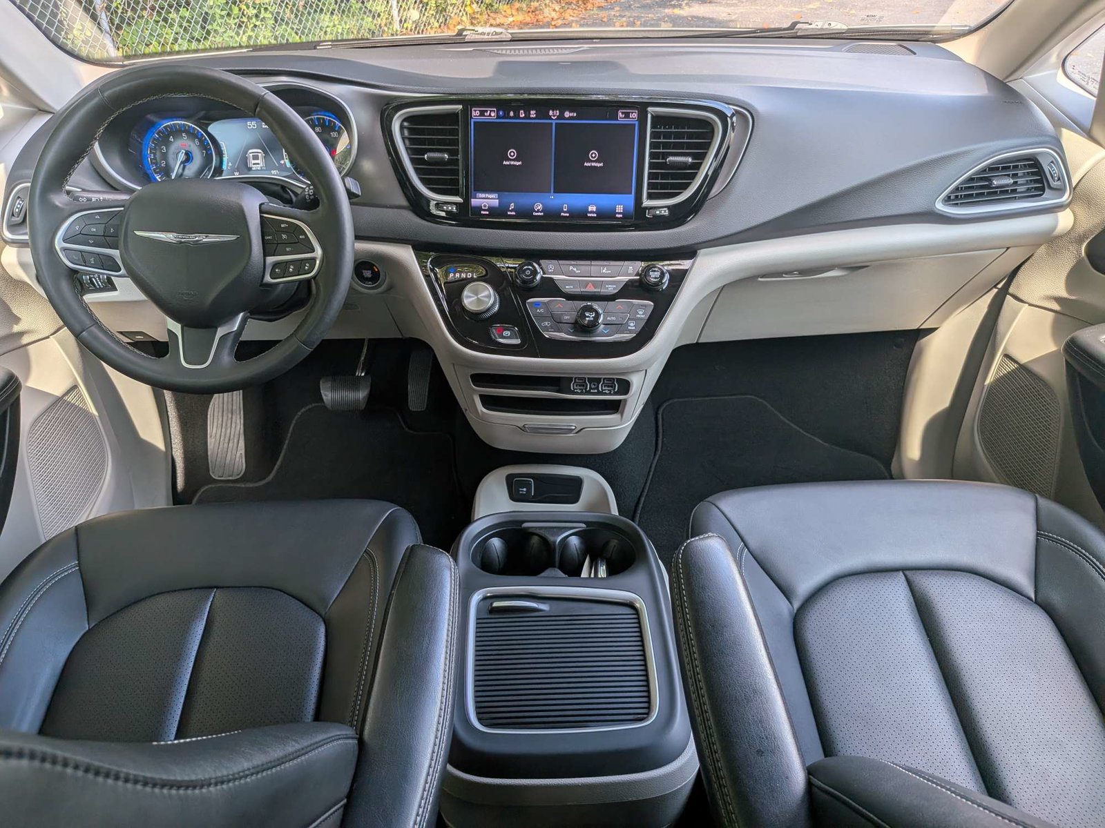 Used 2024 Chrysler Pacifica Touring-L FWD image 15