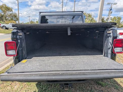 Used 2023 Jeep Gladiator Willys image 10