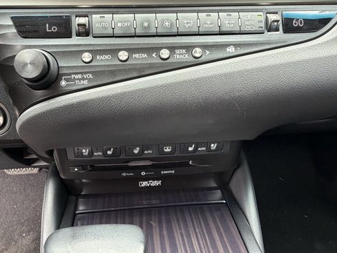 Used 2019 Lexus ES 350 Ultra Luxury w/ Accessory Package 2 FWD image 27
