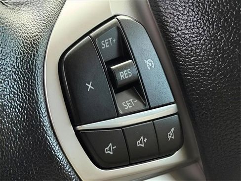 Used 2022 Ford Explorer XLT image 14