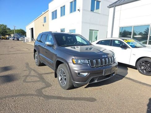 Used 2018 Jeep Grand Cherokee Limited AWD/4WD image 3