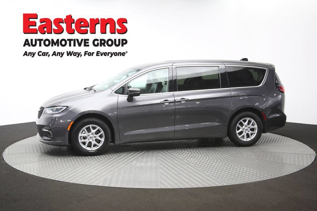 Used 2023 Chrysler Pacifica Touring-L FWD image 60