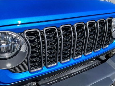 Used 2025 Jeep Gladiator Sport AWD/4WD image 30