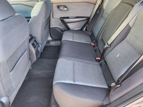 Used 2022 Nissan Rogue SV image 12