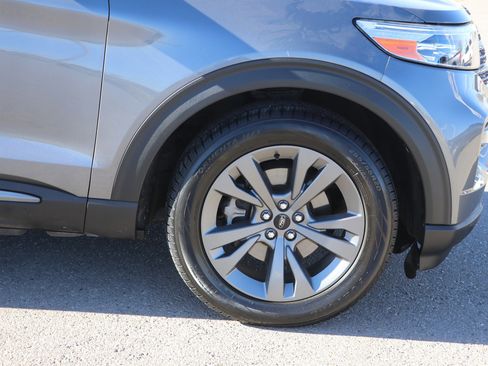 Used 2021 Ford Explorer XLT w/ Equipment Group 202A image 9