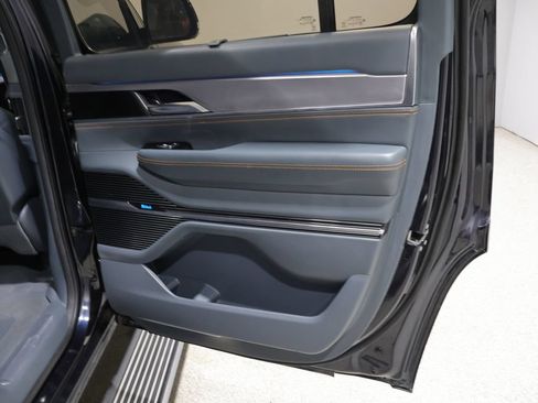 Certified 2022 Jeep Grand Wagoneer Series III AWD/4WD image 21