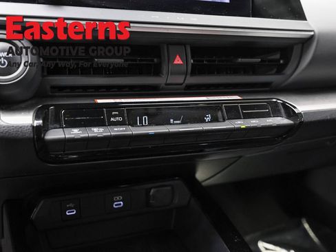 Used 2025 Toyota Prius LE FWD image 19