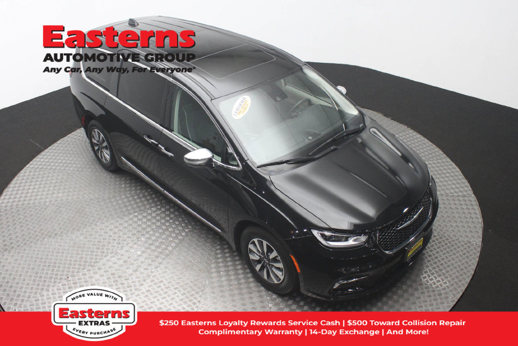 Used 2023 Chrysler Pacifica Limited FWD image 4