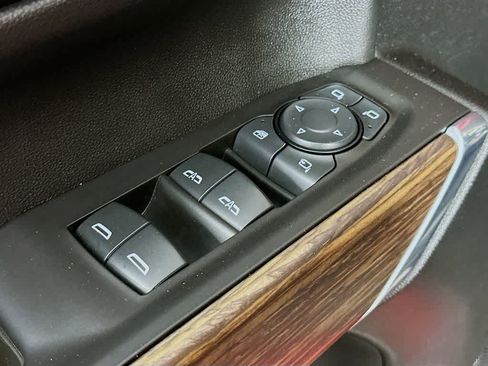 Used 2021 Chevrolet Silverado 1500 High Country w/ Technology Package image 30