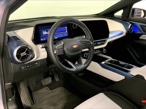 Used 2025 Chevrolet Equinox EV LT FWD image 14