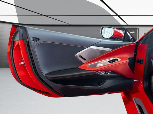 Used 2020 Chevrolet Corvette Stingray Preferred Cpe w/ 2LT Preferred Equipment Group RWD image 31