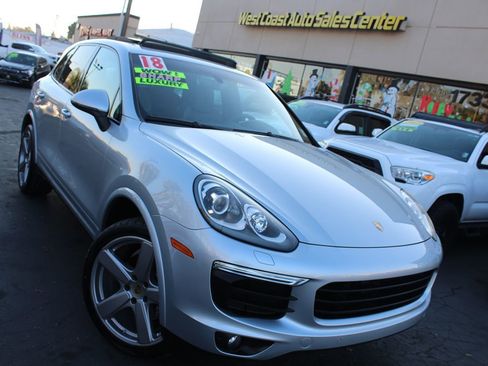 Used 2018 Porsche Cayenne Platinum Edition image 42