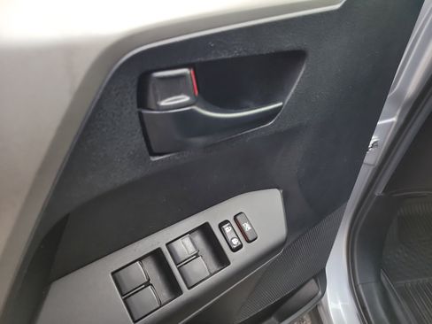 Used 2018 Toyota RAV4 LE image 17