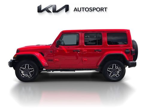 Used 2025 Jeep Wrangler Unlimited Sahara AWD/4WD image 13
