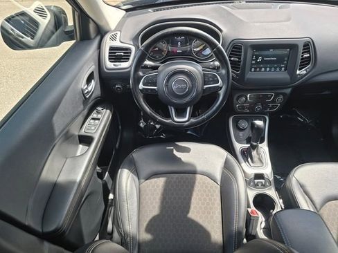 Used 2019 Jeep Compass Latitude AWD/4WD image 4