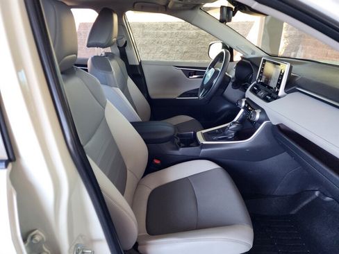 Used 2019 Toyota RAV4 Limited w/ Cold Weather Package FWD image 68