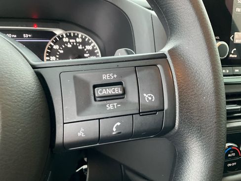 Used 2025 Nissan Pathfinder S image 22