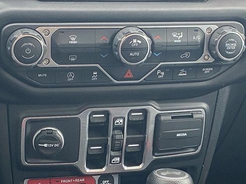 Used 2022 Jeep Wrangler Unlimited Rubicon w/ Safety Group image 11