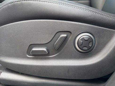 Used 2025 Genesis GV70 2.5T AWD/4WD image 20