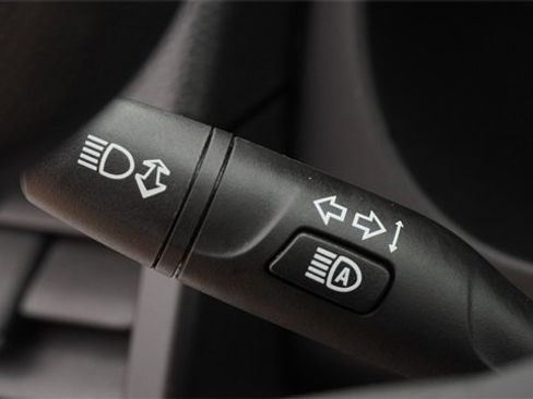 Used 2024 GMC Terrain SLE image 27