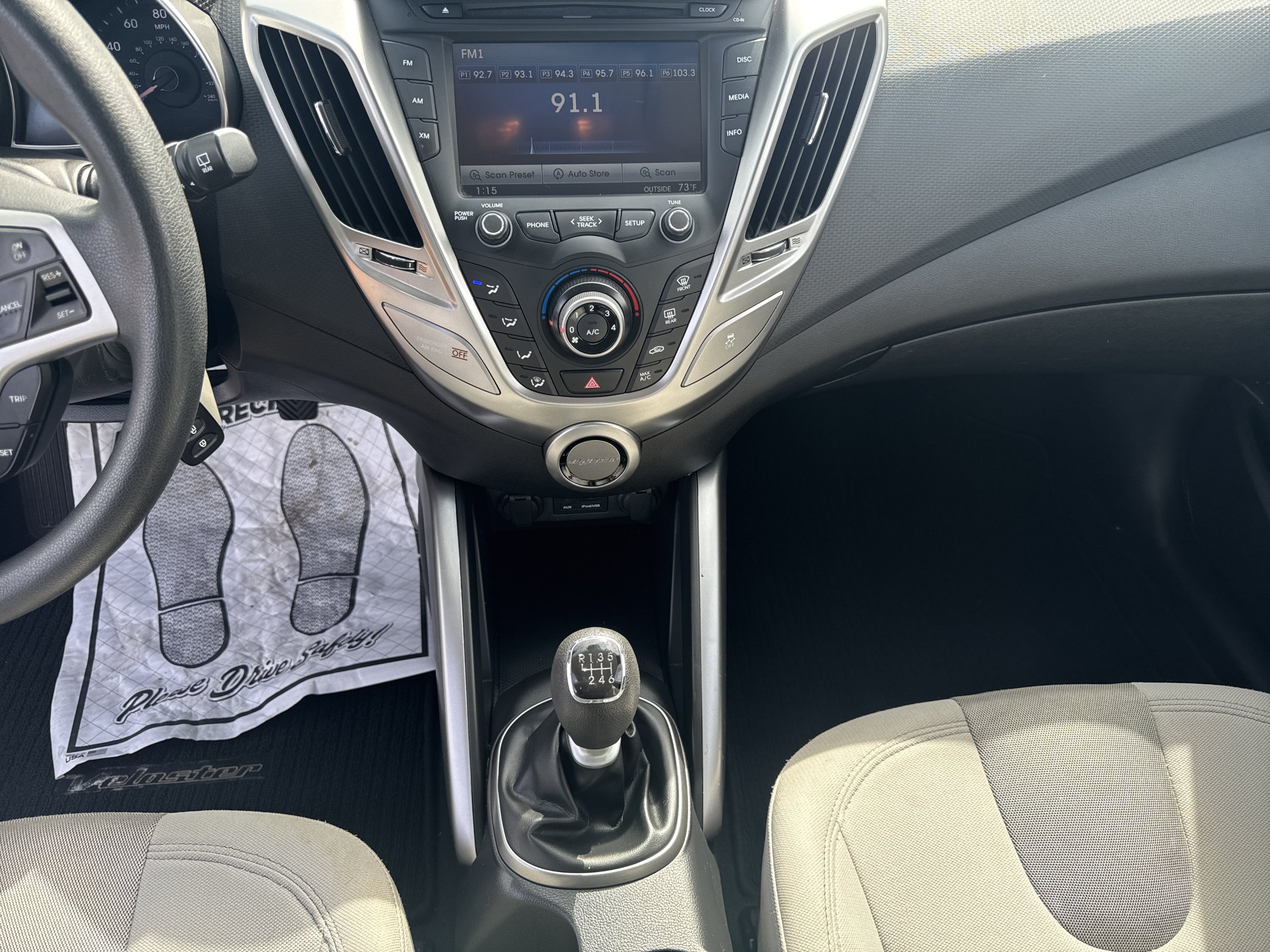 Used 2012 Hyundai Veloster FWD image 16