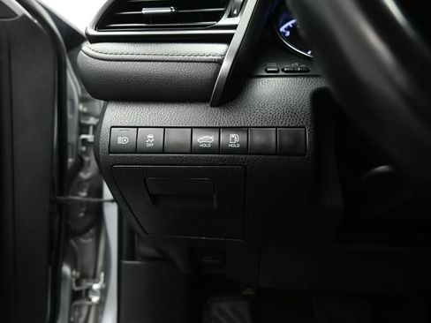 Used 2020 Toyota Camry SE image 11