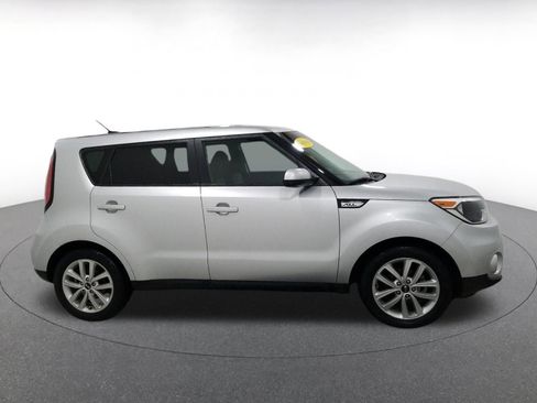 Used 2018 Kia Soul + image 16