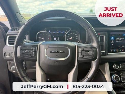 Used 2021 GMC Yukon Denali w/ Denali Premium Package AWD/4WD image 9