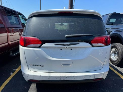 Used 2018 Chrysler Pacifica Touring-L Plus FWD image 10