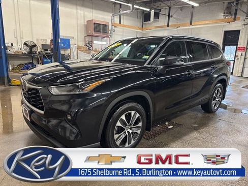 Used 2021 Toyota Highlander XLE image 1