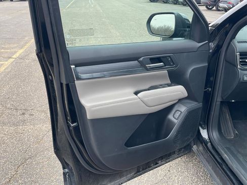 Certified 2025 GMC Terrain Elevation w/ Elevation Premium Package image 4