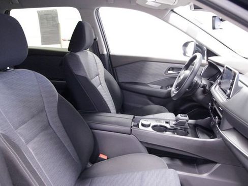 Used 2023 Nissan Rogue SV image 12