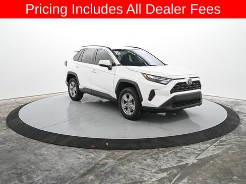 Used 2022 Toyota RAV4 XLE AWD/4WD image 3