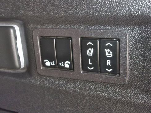 Used 2024 GMC Yukon Denali w/ Advanced Technology Package image 38