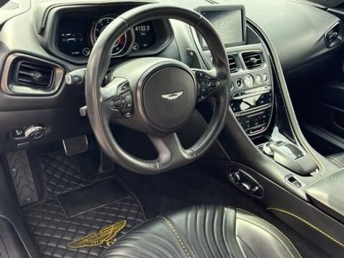 Used 2018 Aston Martin DB11 Coupe image 2