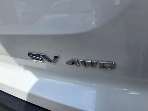 Used 2024 Nissan Pathfinder SV image 18