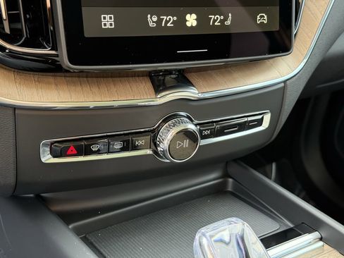 New 2026 Volvo XC60 B5 Plus w/ Protection Package Premier image 21