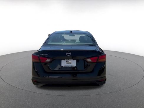 Used 2025 Nissan Altima 2.5 SV FWD image 12