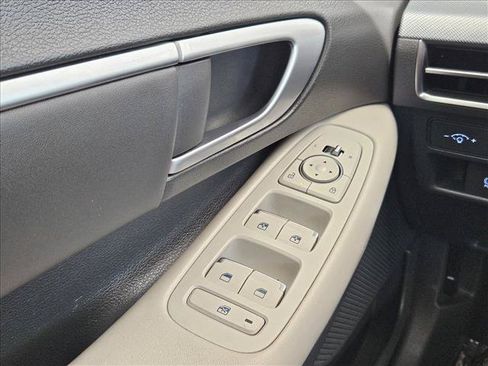 Used 2025 Hyundai Sonata SEL FWD image 23